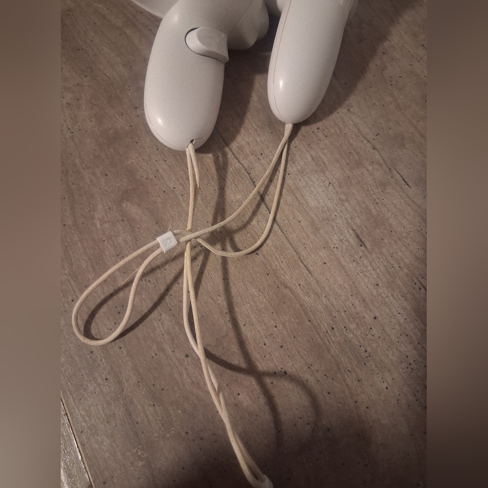 Meta / Oculus Quest 2 VR Controller Pair Left and Right. UNTESTED- PARTS ONLY!!! - Picture 8 of 8
